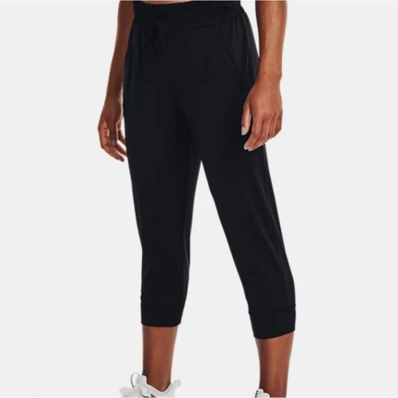 NWT Under Armour Women's HeatGear® black adjustable waist Capri Pants - Picture 1 of 8
